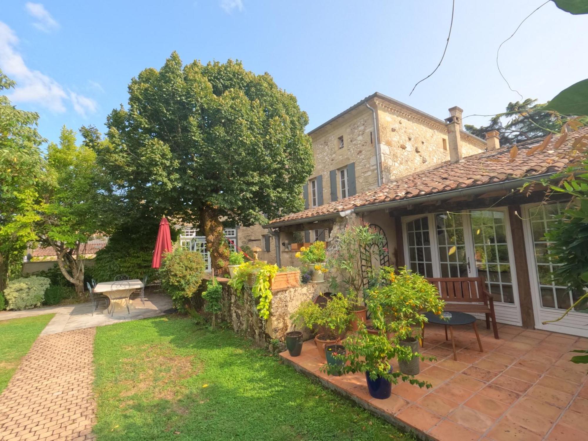 Domaine Des Monges Bed & Breakfast *