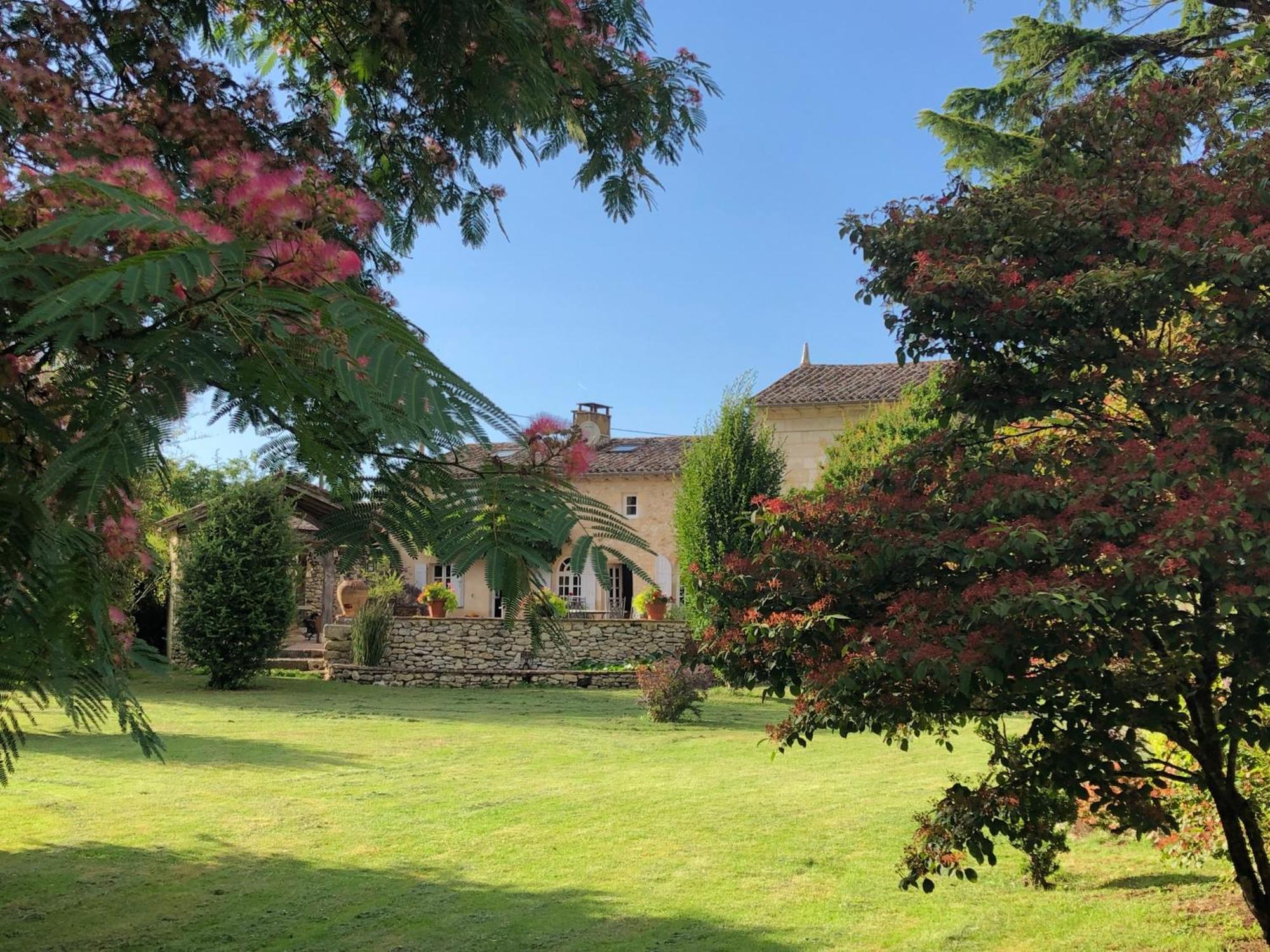 Domaine Des Monges Bed & Breakfast *